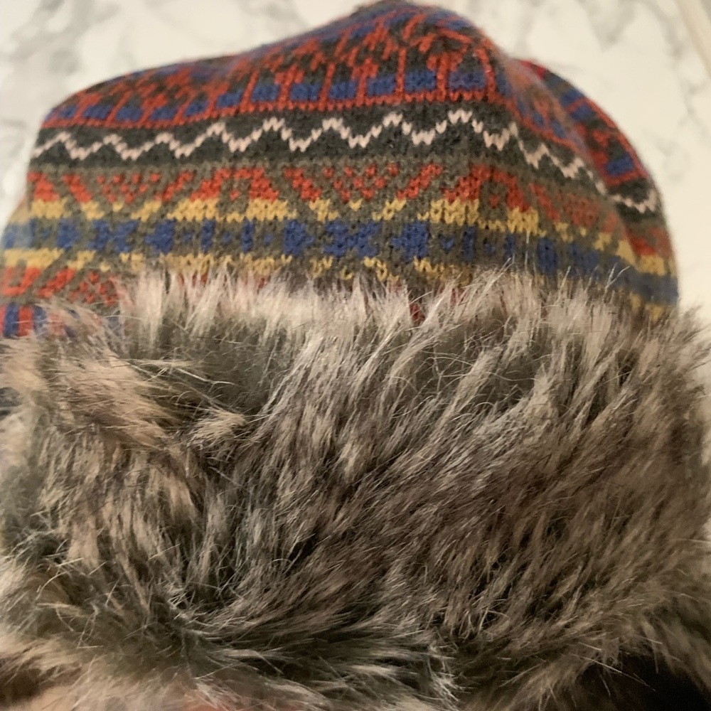Snow hat with faux fur trim- Urban chic - Picture 6 of 6